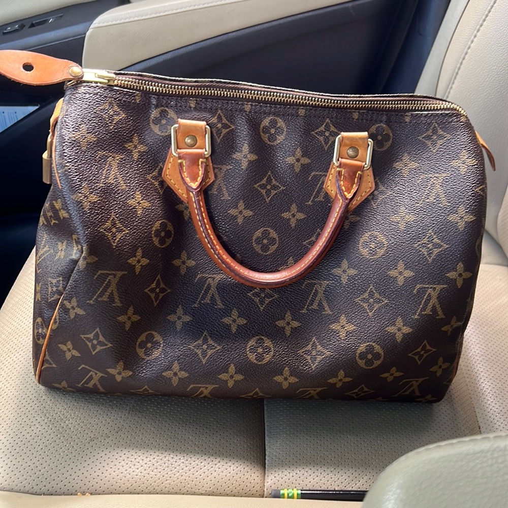Louis Vuitton speedy